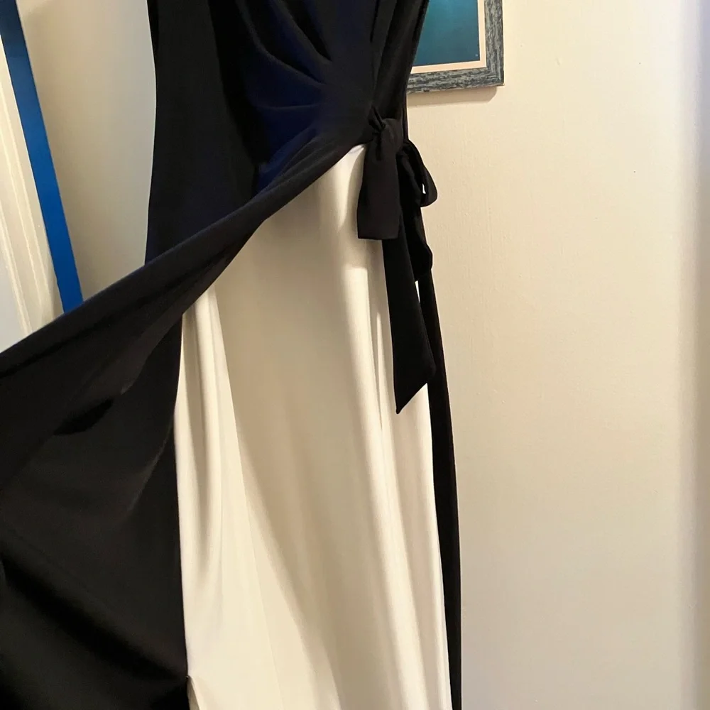 Elegant Navy/White insert Ralph Lauren mid length dress - Picture 2 of 3